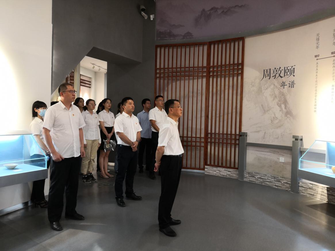 市國控集團黨委書記、董事長余峰參加集團機關(guān)黨支部主題黨日活動